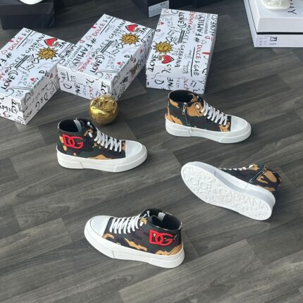 Camouflage High-Top Sneakers with Graffiti Logo