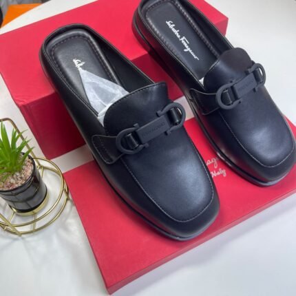 Salvatore Ferragamo Mens Black Matte Leather Gancini Mules