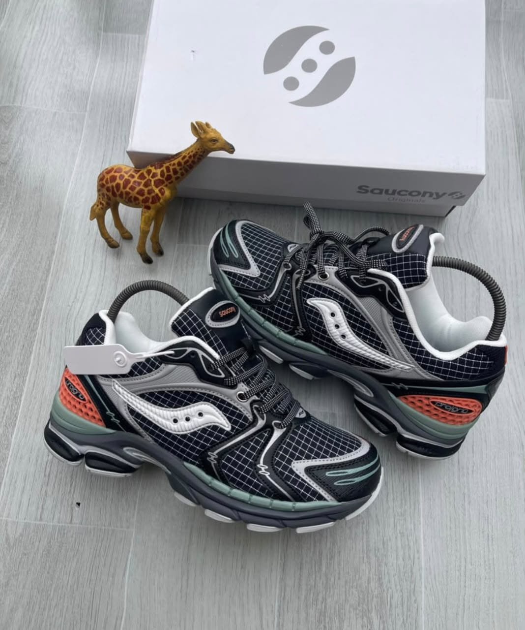Saucony Progrid Omni 9 Mens Black Silver Orange Sneakers Nigeria Saucony Progrid Omni 9 Mens Black Silver Orange Sneakers Nigeria